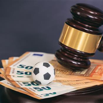 التشريعات والقوانين وصياغة اللوائح الرياضيه