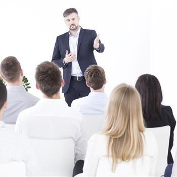 الكاريزما ولغة الجسد للمذيع الرياضي الناجح